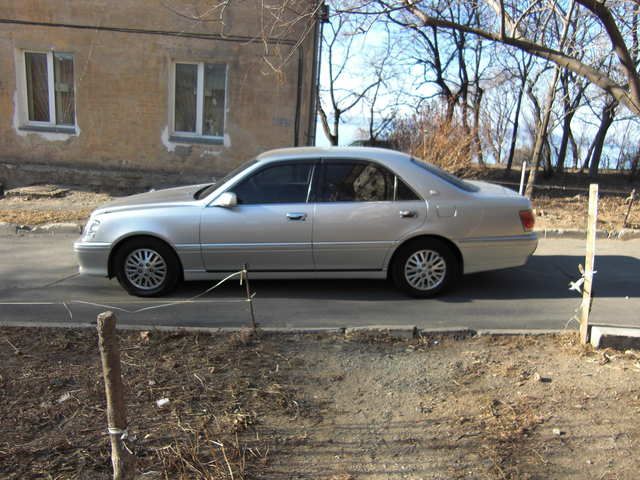 2000 Toyota Crown