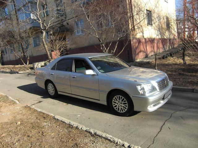 2000 Toyota Crown