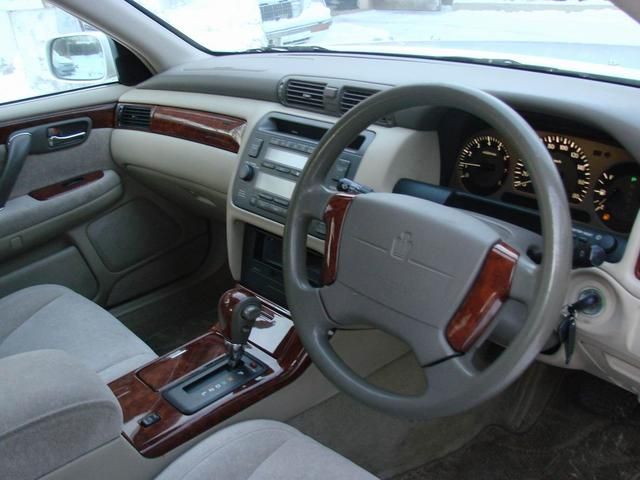 2000 Toyota Crown