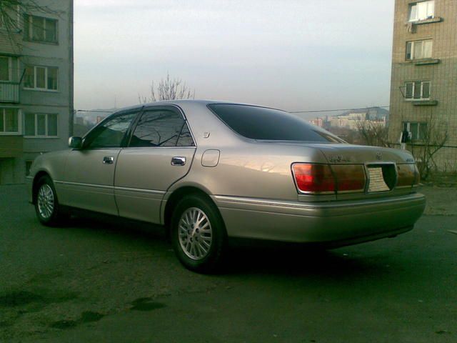 2000 Toyota Crown