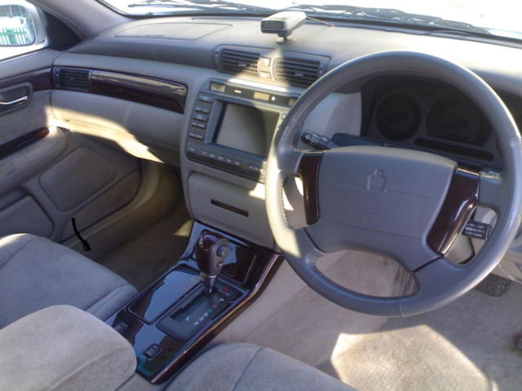 2000 Toyota Crown