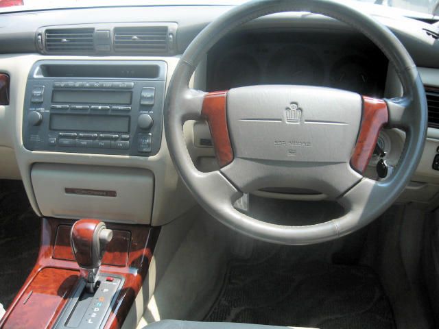 2000 Toyota Crown