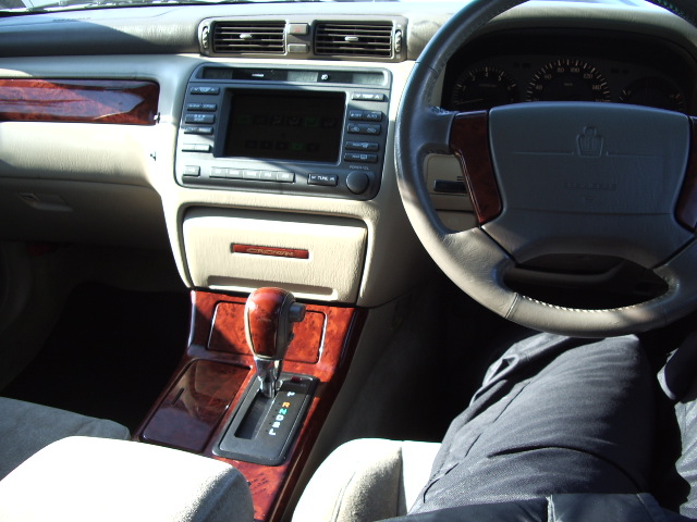 2000 Toyota Crown Pictures