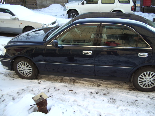 2000 Toyota Crown Images