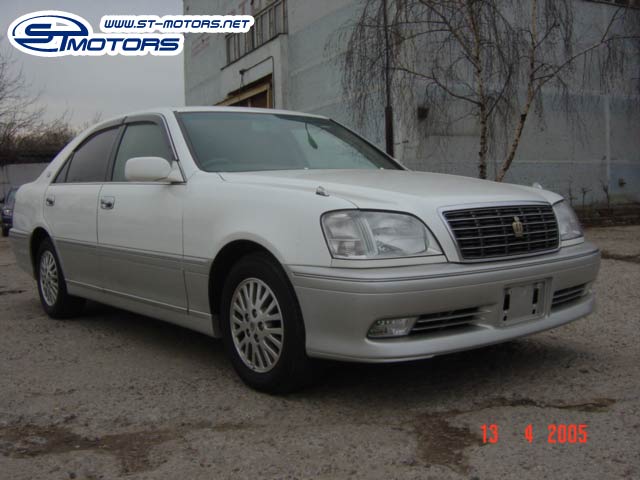 2000 Toyota Crown Photos