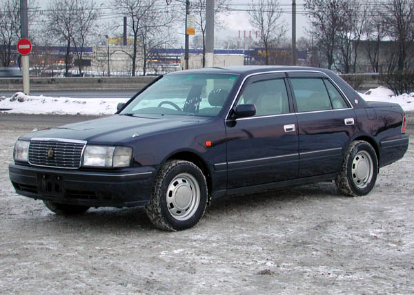 2000 Toyota Crown Pictures