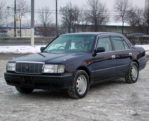 2000 Toyota Crown Photos