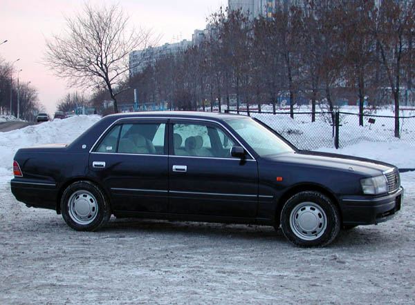 2000 Toyota Crown Images