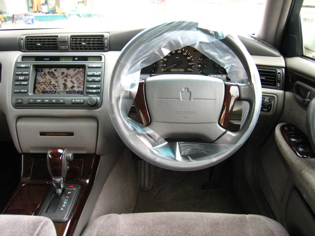 2000 Toyota Crown Pictures