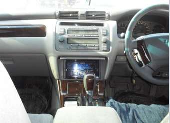 2000 Toyota Crown Photos