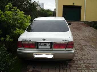 2000 Toyota Crown Images