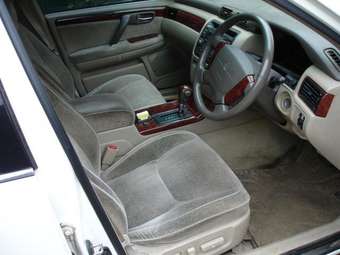 2000 Toyota Crown Pics