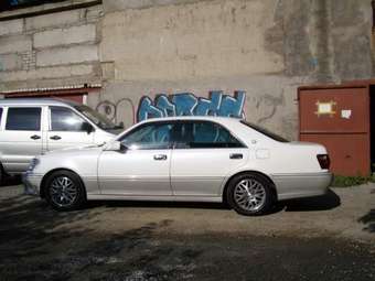 2000 Toyota Crown Photos