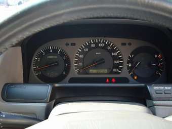 2000 Toyota Crown Pictures