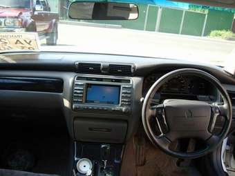 2000 Toyota Crown Pics