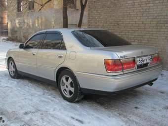 2000 Toyota Crown Photos