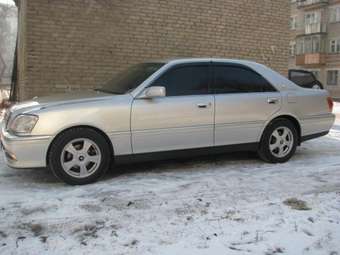 2000 Toyota Crown Pictures