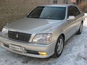 2000 Toyota Crown Photos