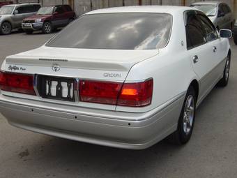 2001 Toyota Crown Photos