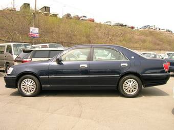 2001 Toyota Crown Photos