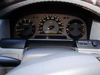 2001 Toyota Crown Pictures