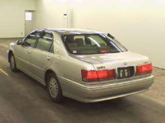 2001 Toyota Crown Pictures