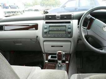 2001 Toyota Crown Pictures