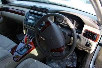 2001 Toyota Crown Pictures