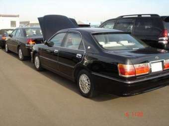 2001 Toyota Crown Pictures