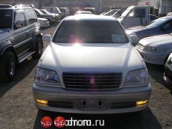 2001 Toyota Crown Photos