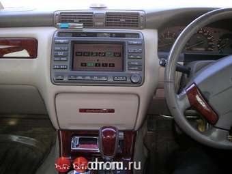 2001 Toyota Crown Photos
