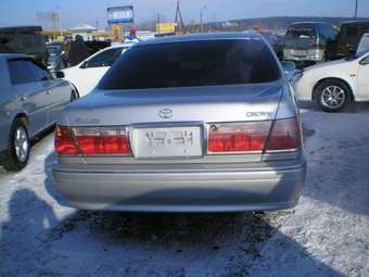 2001 Toyota Crown Photos