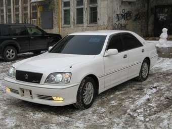 2001 Toyota Crown Photos