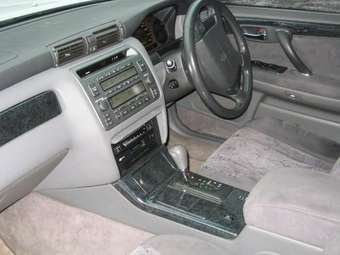 2001 Toyota Crown Photos