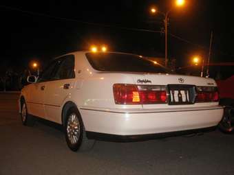 2001 Toyota Crown Photos