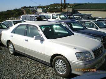 2001 Toyota Crown Photos