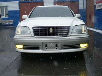 2001 Toyota Crown Photos