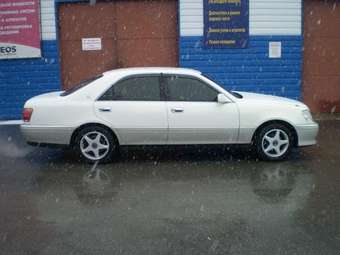 2001 Toyota Crown Photos