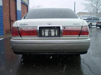 2001 Toyota Crown Pictures