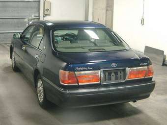 2001 Toyota Crown Photos