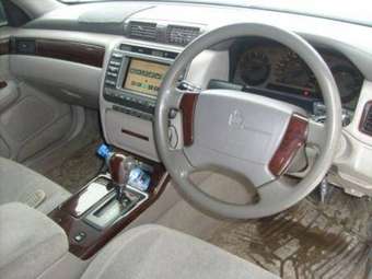 2001 Toyota Crown Pics