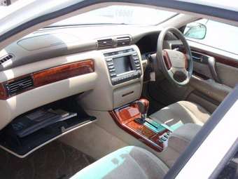 2001 Toyota Crown Photos
