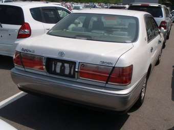 2001 Toyota Crown Photos