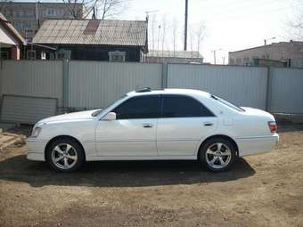 2001 Toyota Crown Photos