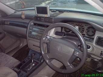 2001 Toyota Crown Photos