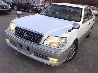 2001 Toyota Crown Photos