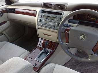 2001 Toyota Crown Photos