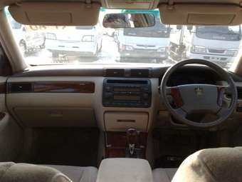 2001 Toyota Crown Photos