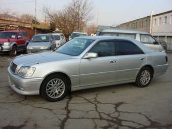 2001 Toyota Crown Pictures