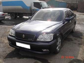 2001 Toyota Crown Photos